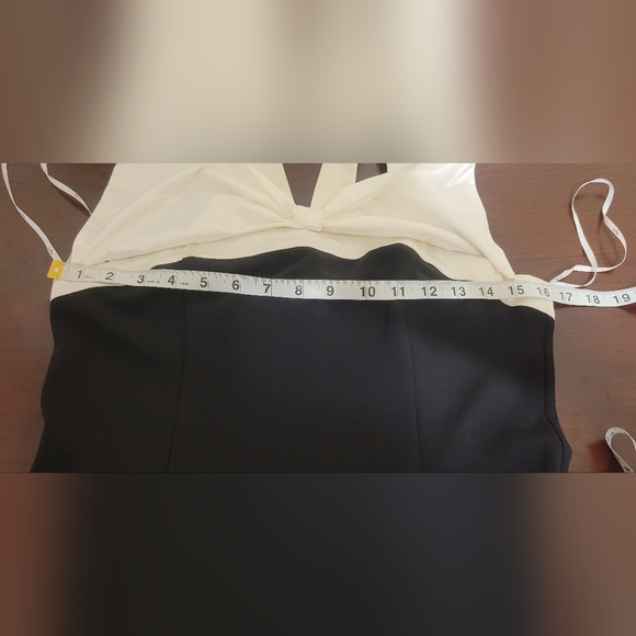 LULU'S BLACK AND WHITE BOW MERMAID MAXI DRESS SIZE MEDIUM - Picture 8 of 8